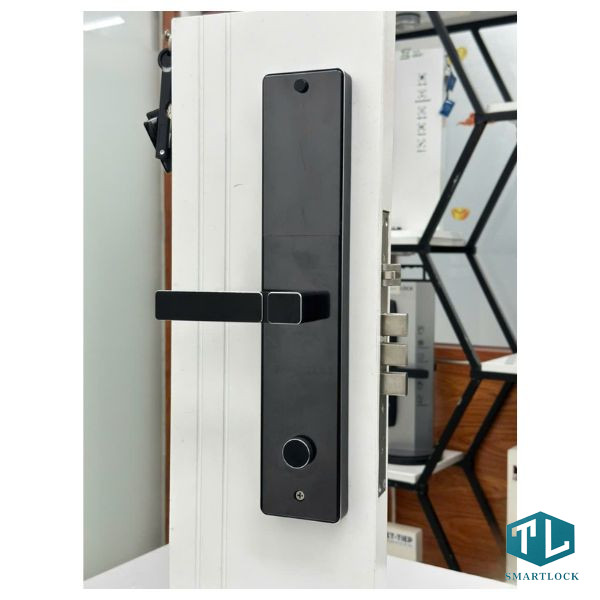 Khóa Vân Tay Cửa Gỗ TL17 CNC 8 Khóa vân tay cửa gỗ TL17 CNC cho phép nó hoạt động ổn định trên các hệ cửa sắt chống cháy tại lối thoát hiểm, hành lang hoặc cửa kho